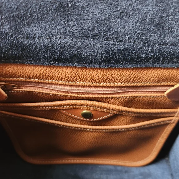 Vintage Dooney & Bourke R25 Navy Medium Essex Shoulder Bag - Picture 8 of 15